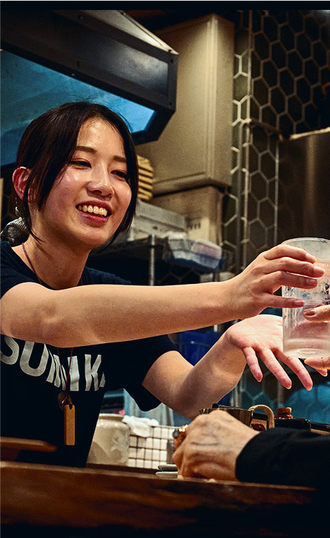 笑顔の女性スタッフ