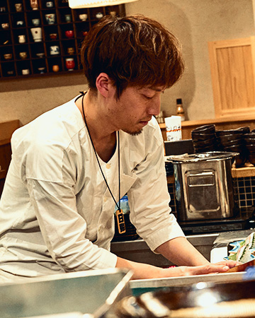 飲食人とは、人と話すことが好き。何事にも一生懸命で明るく前向きに取り組める方。